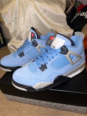 AIR JORDAN 4 RETRO - UNIVERSITY BLUE